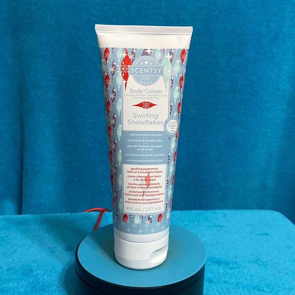 NIP - Scentsy Swirling Snowflakes